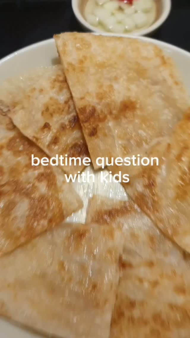 Bedtime question with kids. Fun bedtime questions witj kids.#momlife